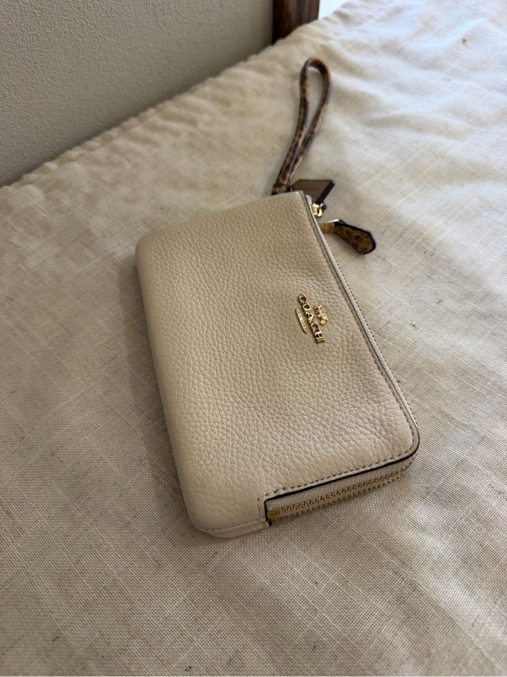 Coach Pebbled Leather Exotic Double Zip White Wristlet - Picture 6 of 10